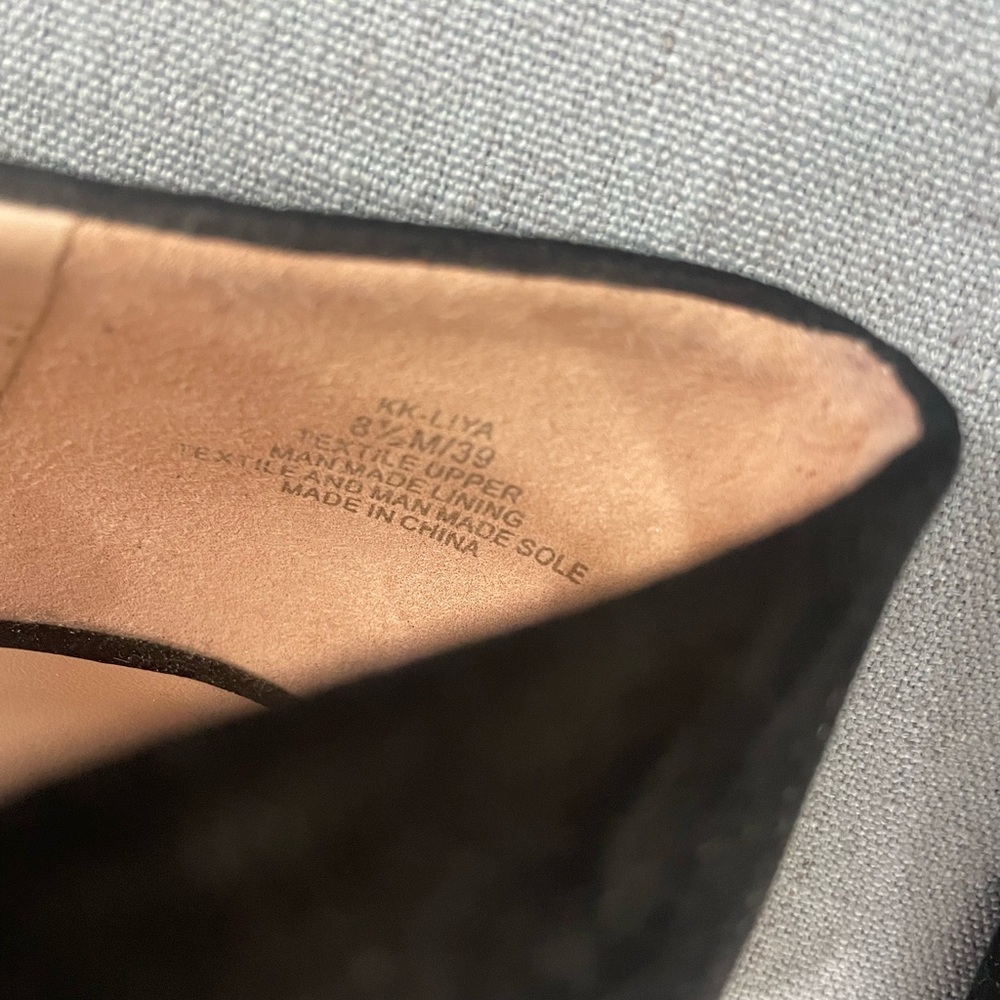 Kelly & Katie Black Women's Pumps - Picture 5 of 6